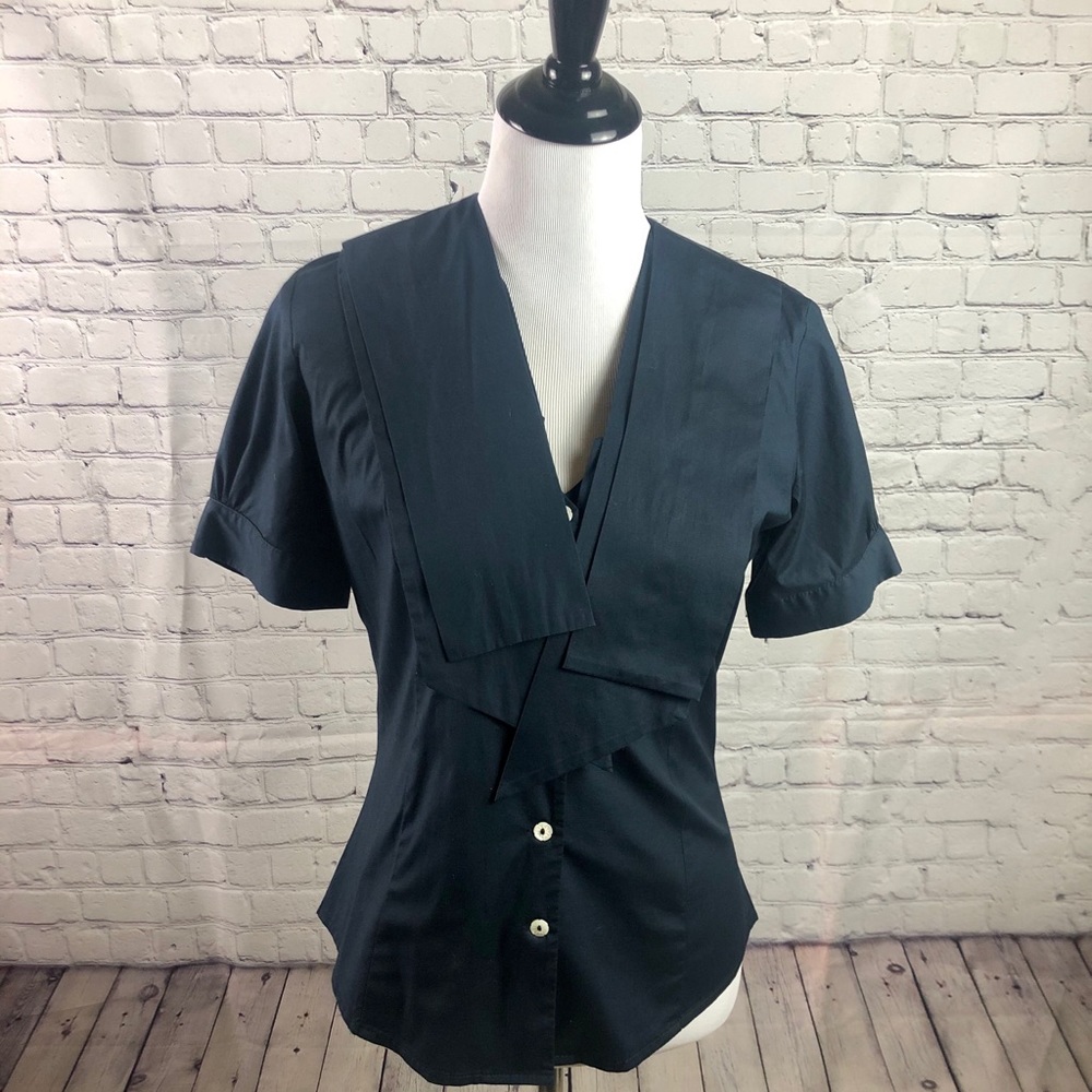 Size 6 Navy Women’s structure buttoned down blouse